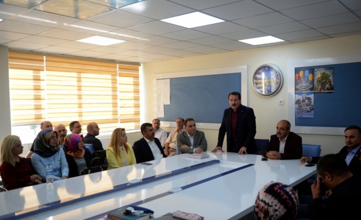 Memur-Sen Genel Başkanı Ali Yalçın okulunu ziyaret etti