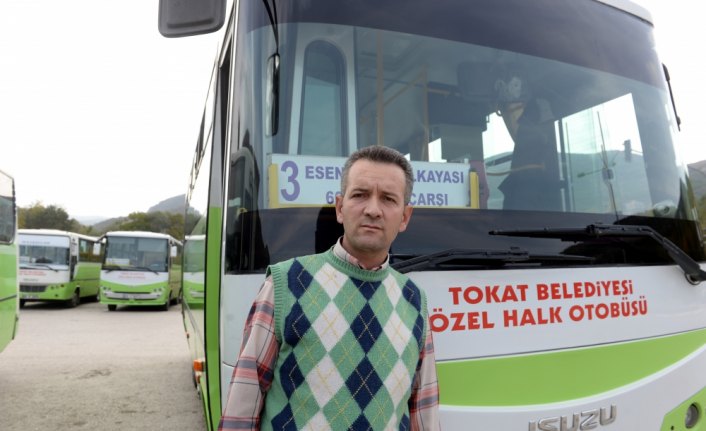 Minibüs şoförü bayılan yolcuyu hastaneye yetiştirdi