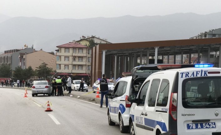 Otomobilin çarptığı üniversite öğrencisi öldü