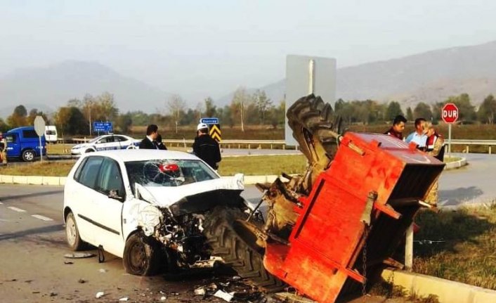 Taşova'da trafik kazası: 4 yaralı