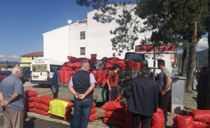 Tır dolusu soğanı kilogramı 1 liradan sattı