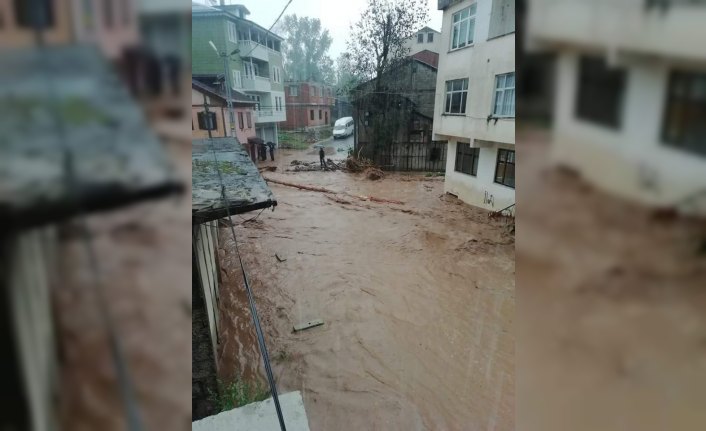 Trabzon'da şiddetli sağanak