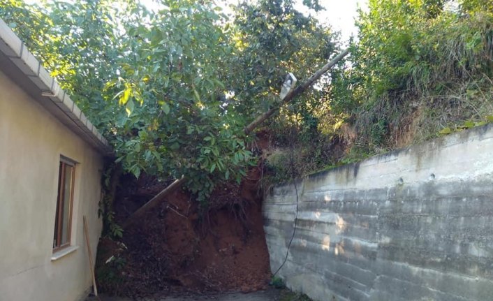 Trabzon'da toprak kayması