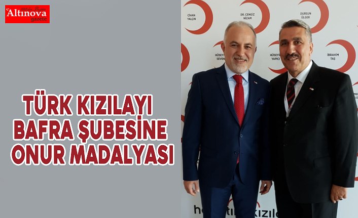 Türk Kızılayı Bafra Şubesine Onur Madalyası