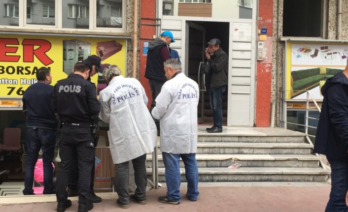 Yalnız yaşayan kişi evinde ölü bulundu