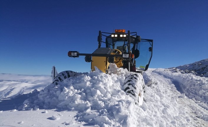Yaylada mahsur kalan 10 kişi kurtarıldı