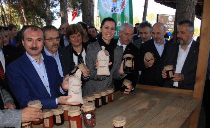 AK Parti Genel Başkan Yardımcısı Karaaslan pazar yeri açılışına katıldı