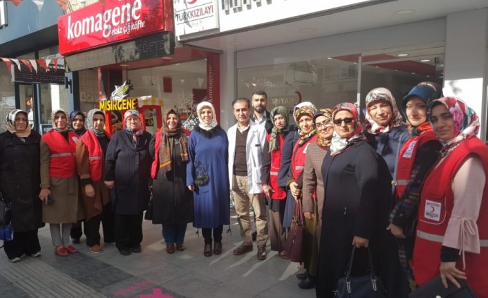 AK Parti'li kadınlardan kan bağışı