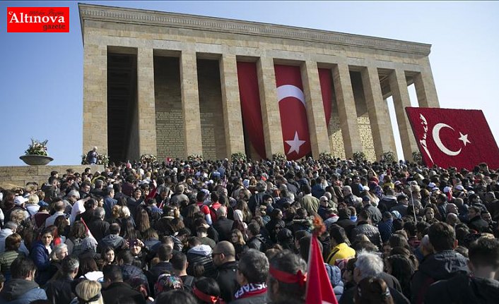 Anıtkabir'e gelen ziyaretçiler yoğunluk oluşturdu