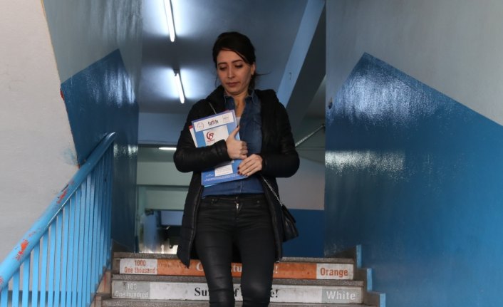 Arzu öğretmen hasta öğrencisini yalnız bırakmadı