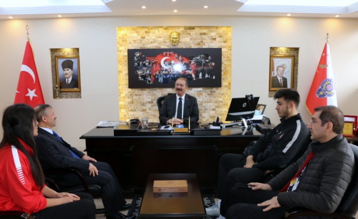 Başarılı sporcudan Emniyet Müdürü Topaloğlu'na ziyaret