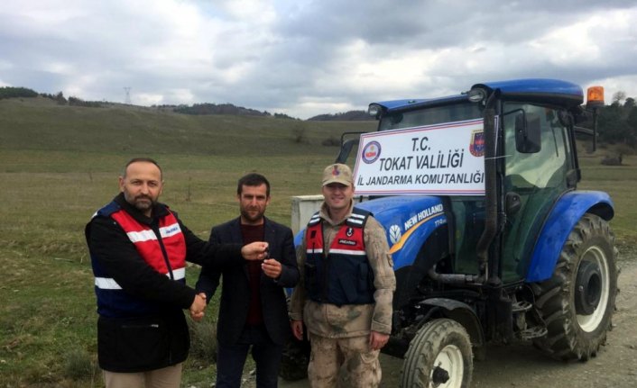 Çiftçinin çalınan traktörünü jandarma buldu