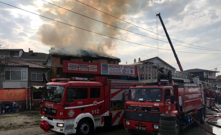 Düzce'de ev ve iş yeri yangını