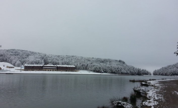 Düzce'de yüksek kesimler beyaza büründü