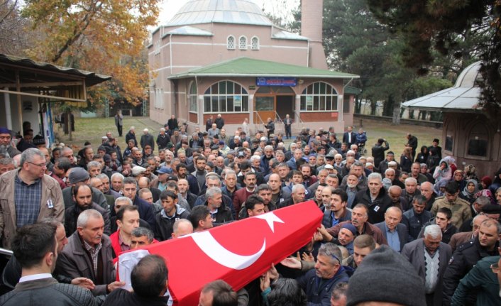 Kalp krizi geçiren polis memuru son yolculuğuna uğurlandı