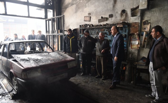 Kastamonu'da kaportacıda çıkan yangın hasara yol açtı