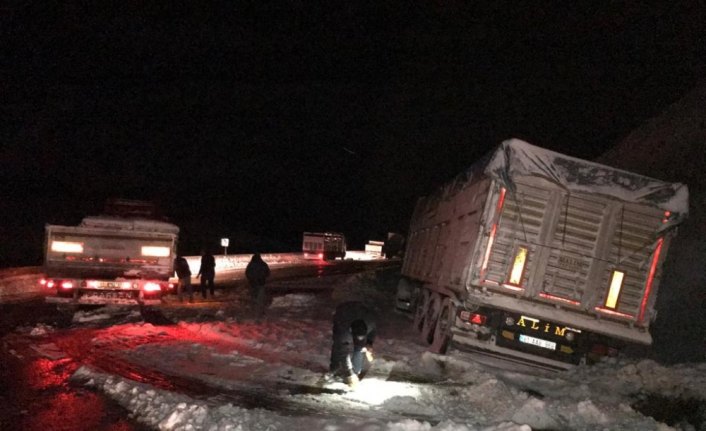 Kop Dağı Geçidi buzlanma nedeniyle ulaşıma kapatıldı