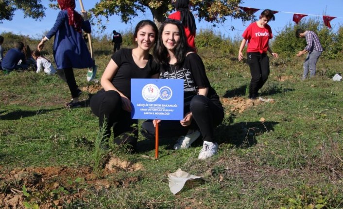 KYK'lı öğrenciler fidan dikti