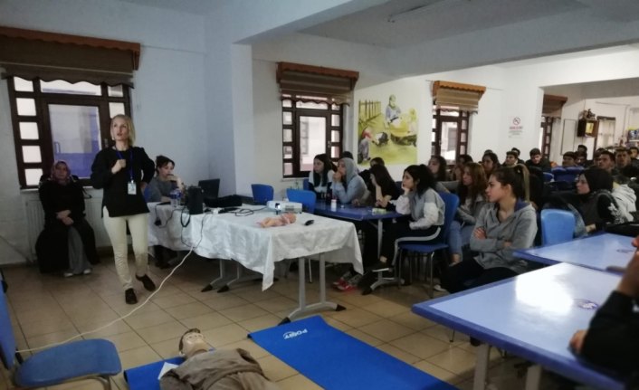 KYK'lı öğrencilere ilk yardım eğitimi verildi