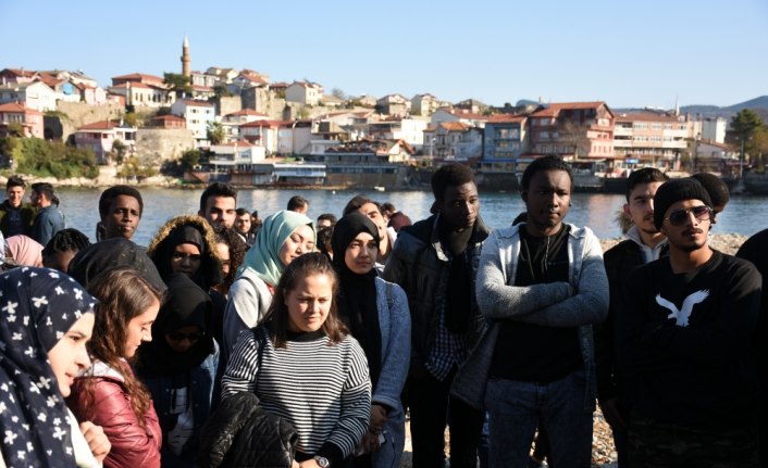Mülteci öğrenciler Amasra'yı gezdi