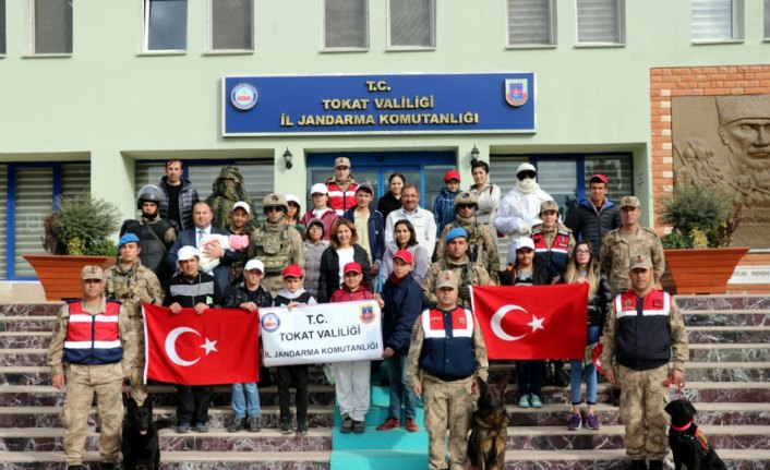 Öğrencilerden jandarmaya ziyaret
