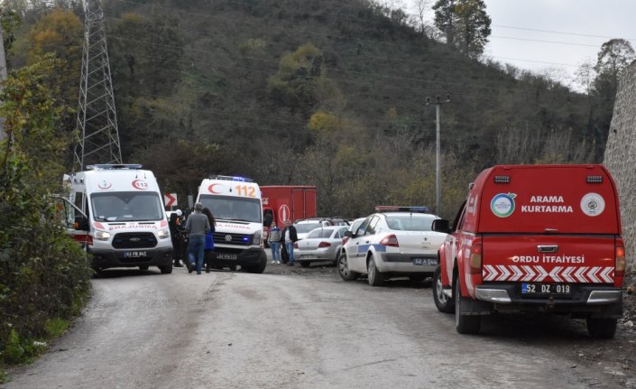 Ordu'da hurda yüklü kamyonet dereye yuvarlandı: 5 yaralı