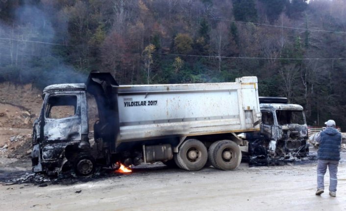 Rize'de 3 kamyon kundaklandı