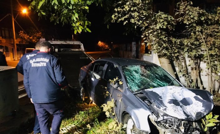 Samsun'da devrilen otomobilin sürücüsü yaralandı
