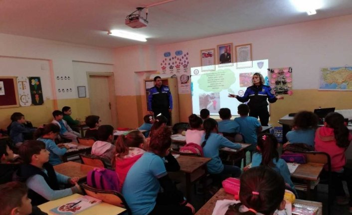 Sinop'ta polisten öğrencilere güvenlik eğitimi