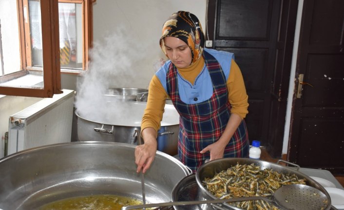 Sinop'taki festivalde 2,5 ton hamsi tüketildi