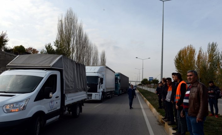 Tokat'ta atık kağıt yüklü pikapta yangın