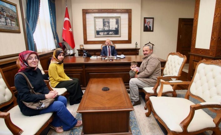 Vali Varol, şehit ailesiyle buluştu