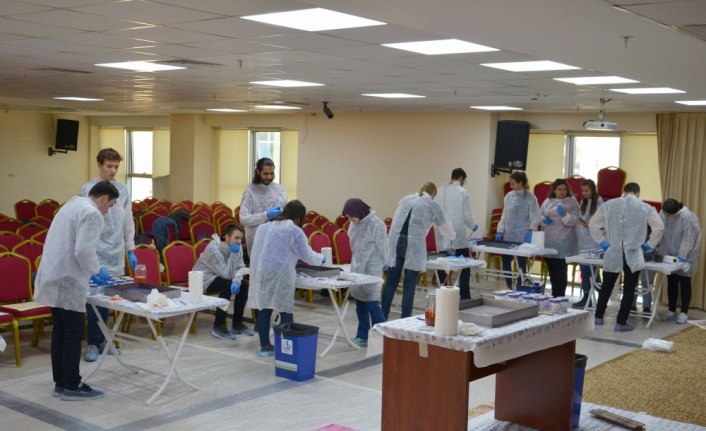 Yabancı öğrenciler ebru öğrendi