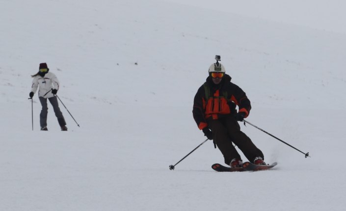 Akdağ Kayak Merkezi'nde yoğunluk