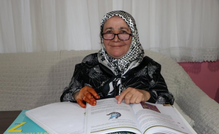 Anne kız ortaokula gidiyorlar