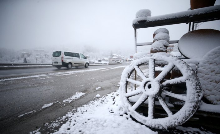 Bolu Dağı'nda kar yağışı etkisini sürdürüyor