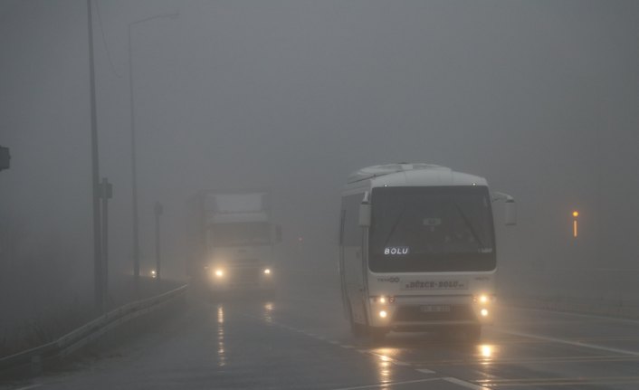 Bolu Dağı'nda sis ve sağanak