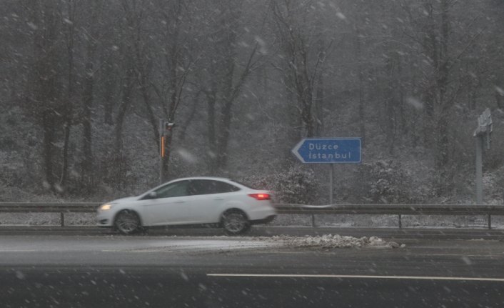 Bolu Dağı'nda yoğun kar yağışı başladı