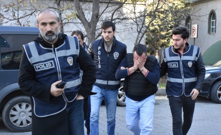 Boşanmak üzere olduğu eşini öldüren zanlı adliyeye sevk edildi