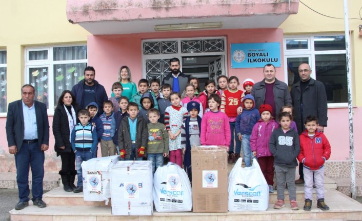 Bursa SAMDEF'ten öğrencilere yardım