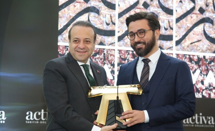 Değer Zirvesi'nden Sami Savatlı'ya büyük ödül