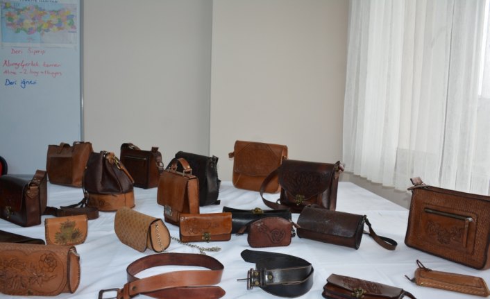 Deriden eşya yapan kadınlar aile bütçesine katkı sağlıyor