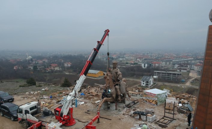 Dev Köroğlu heykelinin montajına başlandı