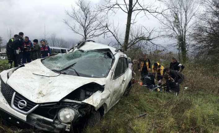 Düzce'de cip şarampole devrildi: 3 yaralı