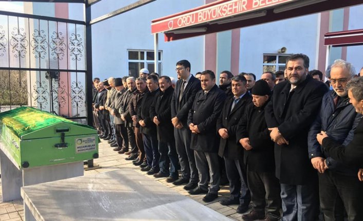 Elektrik akımına kapılarak ölen kişi toprağa verildi