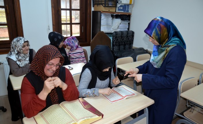 Engelleri Kur'an öğrenmelerine engel olmuyor