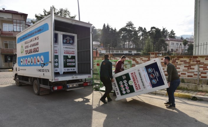 Giysi ve ayakkabılar çöpe değil kumbaraya atılacak