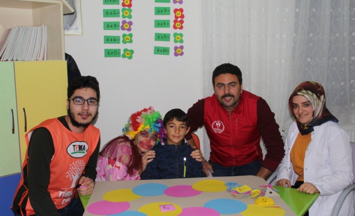 Gönüllü gençler engelli bireylerle bir araya geldi