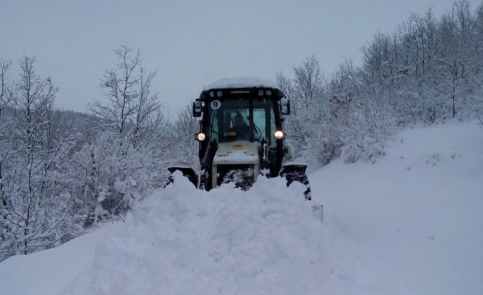 Kavak'ta karla mücadele çalışmaları