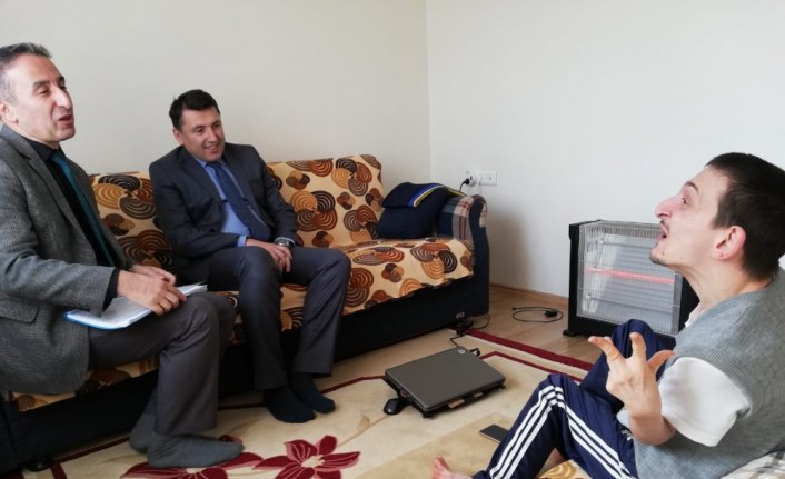 Kaymakam Demiryürek'ten engelli gence ziyaret